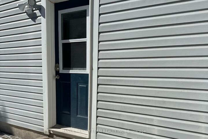 Property Photo:  373 Carnwith Drive E  ON L1M 2M1 