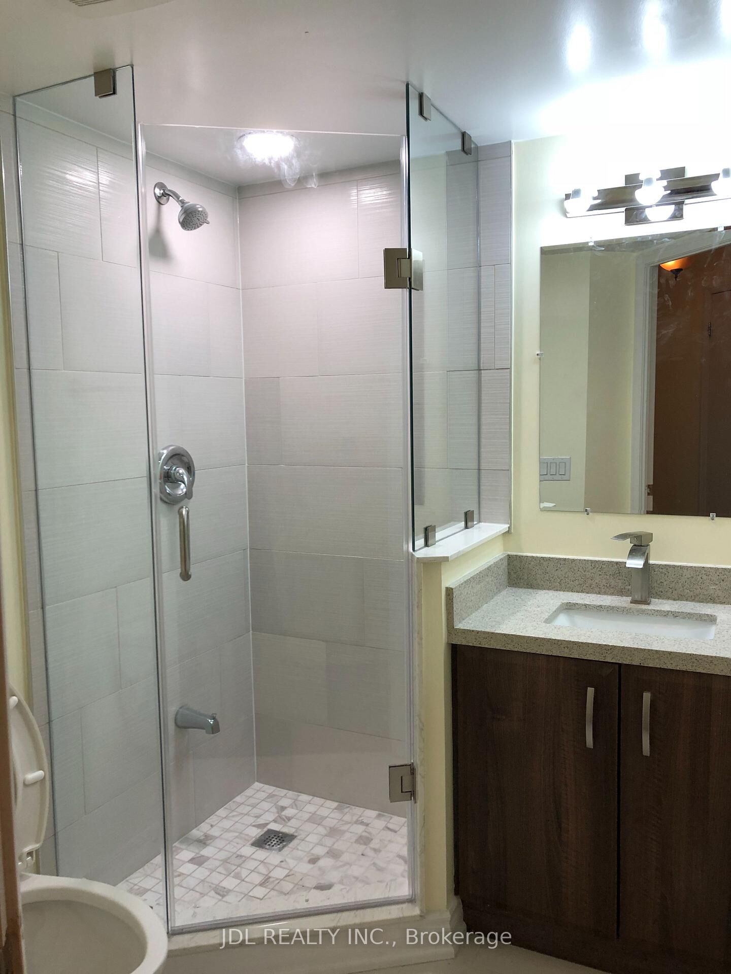 Property Photo:  
