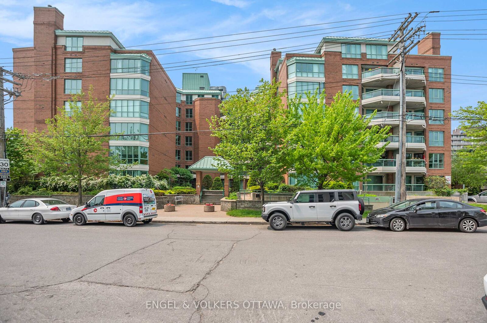 Property Photo:  550 Cambridge Street S 507  ON K1S 5N3 