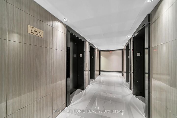 Property Photo: 98 Lillian Street # 916 ON M4S 0A5