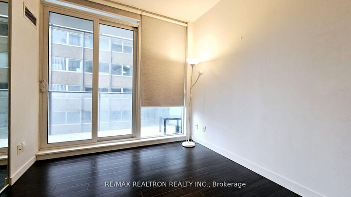 Property Photo:  770 Bay Street 712  ON M5G 1N6 