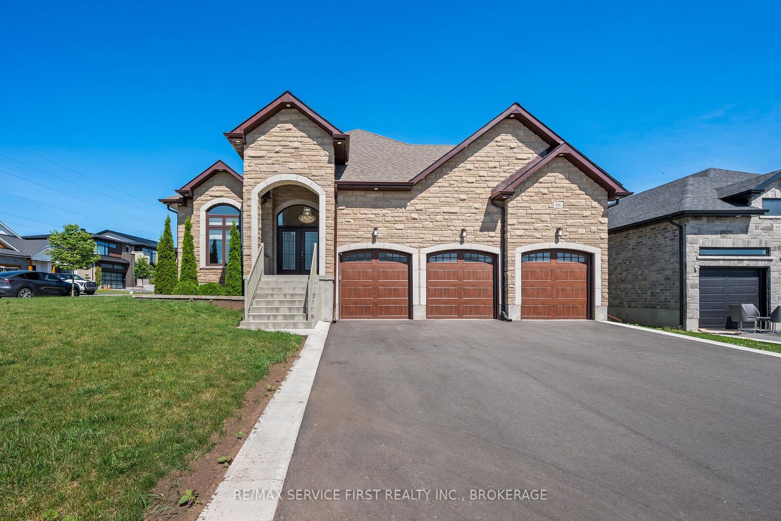 Property Photo: 636 Mandara Drive ON K7P 0N5