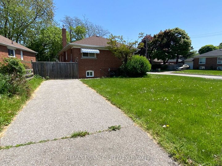 Property Photo:  2 Kellyvale Road Bsmt Rmc  ON M1R 3M3 