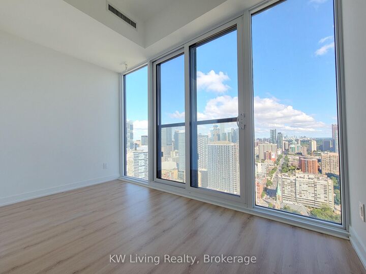Property Photo:  319 Jarvis Street 4509  ON M5B 0C8 