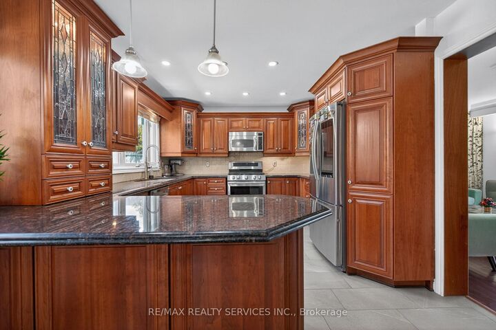 2 Dunbar Drive — photo 1