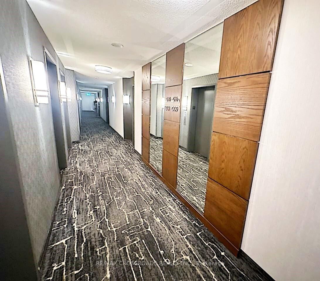 Property Photo:  155 Beecroft Road 906  ON M2N 7C6 