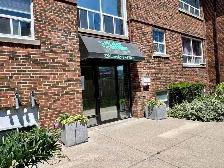 Property Photo:  320 Lakeshore Road 2  ON L5H 1G8 