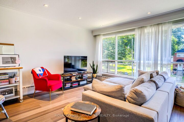 Property Photo:  138 Woburn Avenue 2nd Flr  ON M5M 1K7 