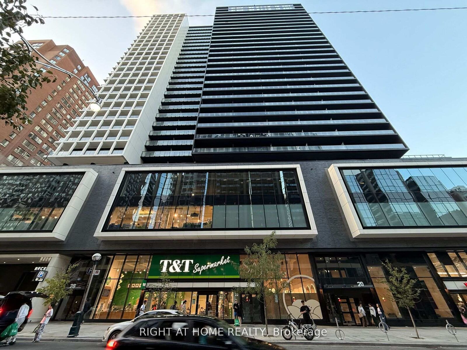 Property Photo:  20 Edward Street 1917  ON M5G 0C5 