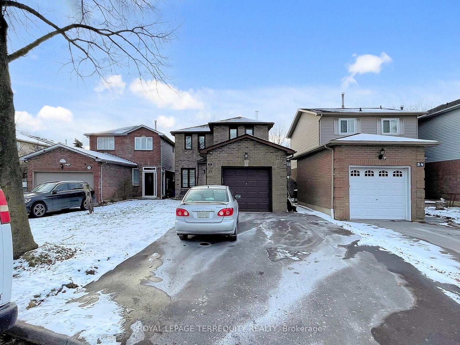 Property Photo:  52 Dobson Drive  ON L1S 5E9 
