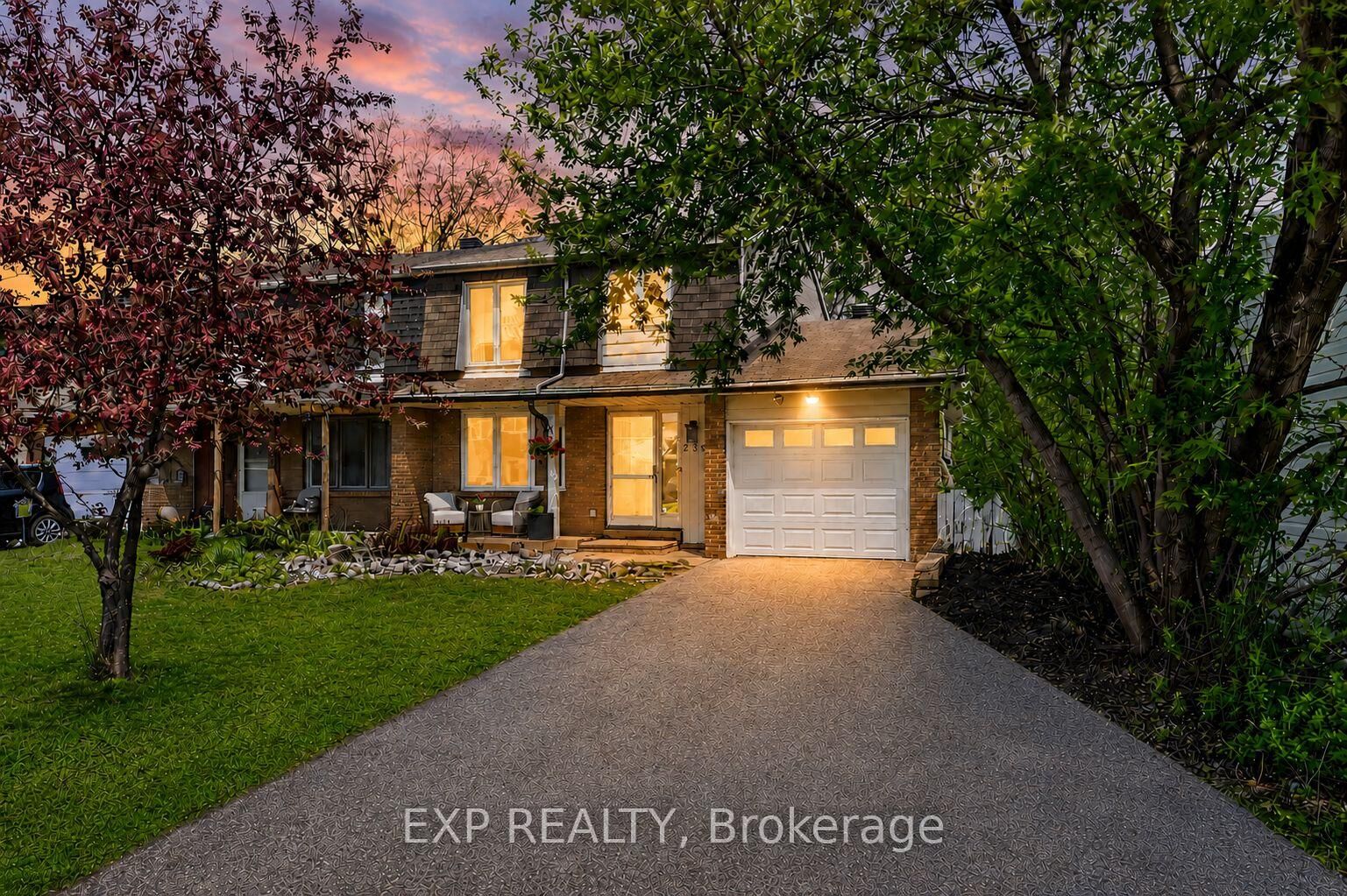 Property Photo:  2333 Cotters Crescent  ON K1V 8Y7 