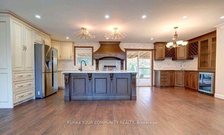Property Photo:  372 Dixon Boulevard  ON L3Y 5C4 