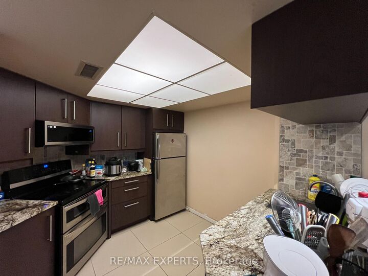 Property Photo: 1001 Bay Street 2218 ON M5S 3A6