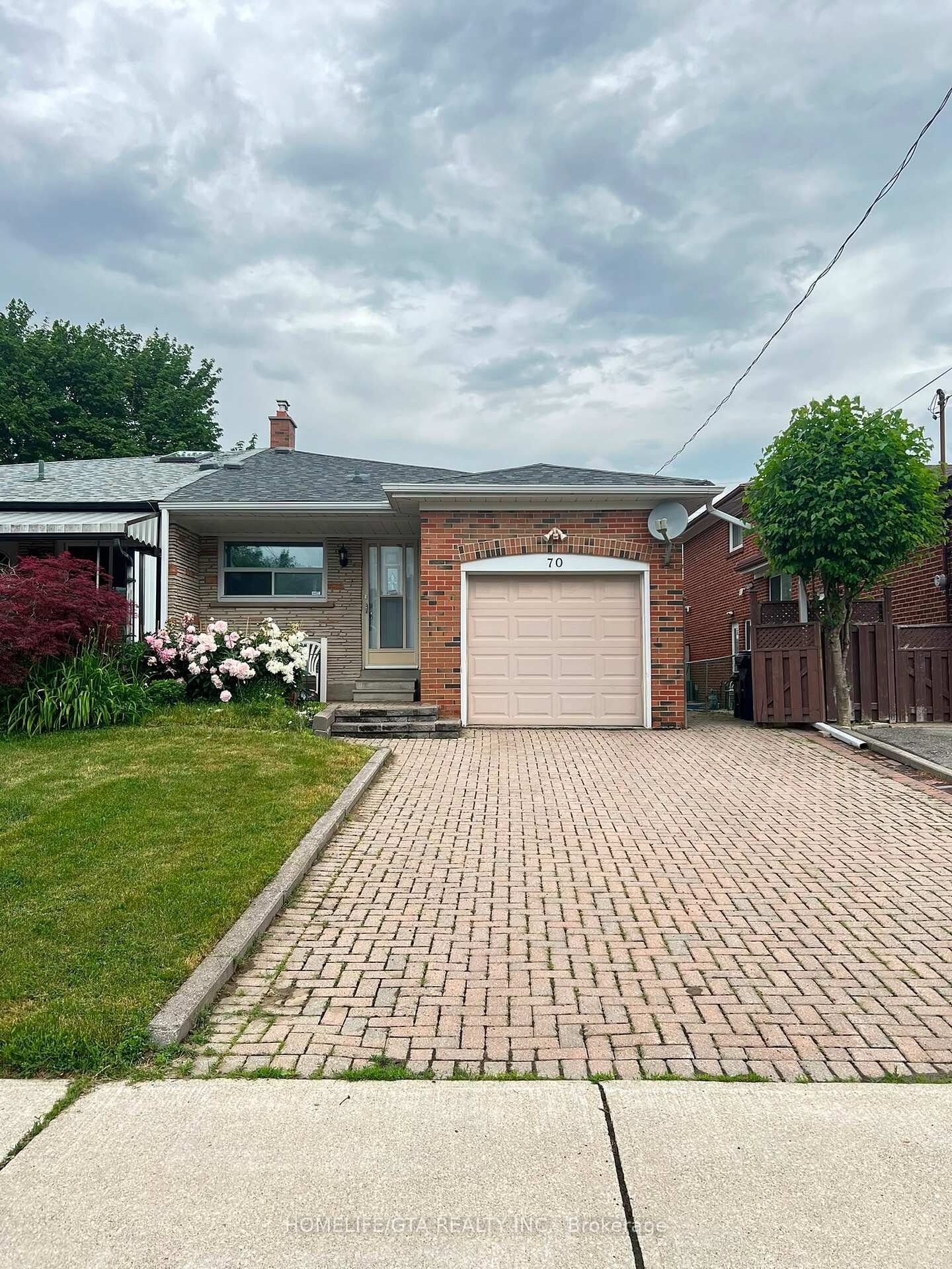 Property Photo:  70 Tanjoe Crescent  ON M2M 1P7 