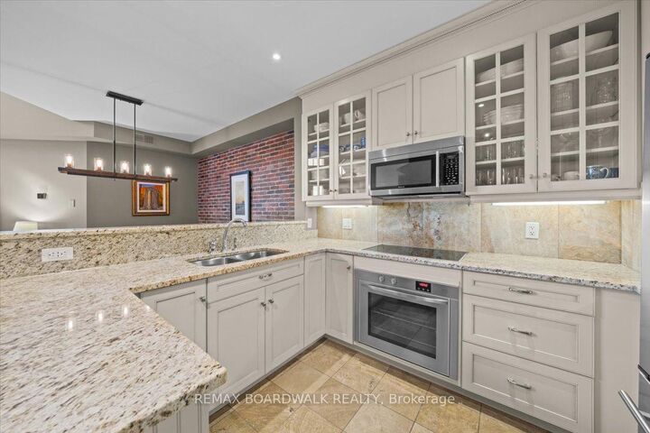 Property Photo: 320 McLeod Street #Ph804 ON K2P 1A3