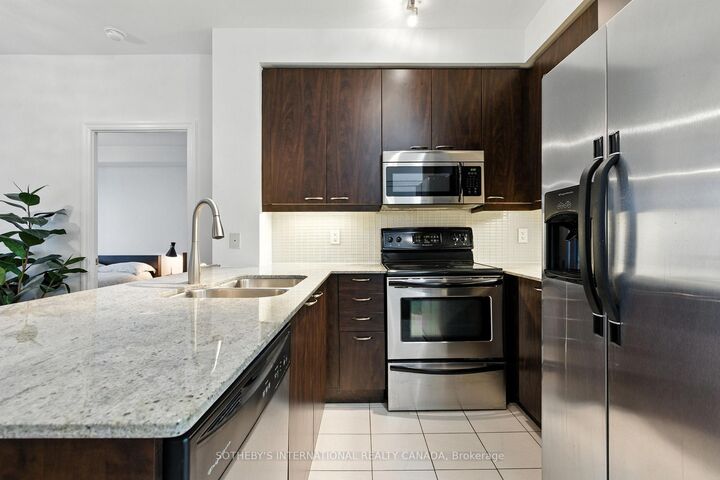 Property Photo:  500 St Clair Avenue W 502  ON M6C 1A8 