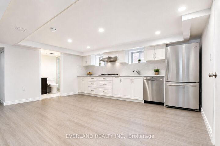 Property Photo: 1751 Bayview Avenue Unit A ON M4G 3C5