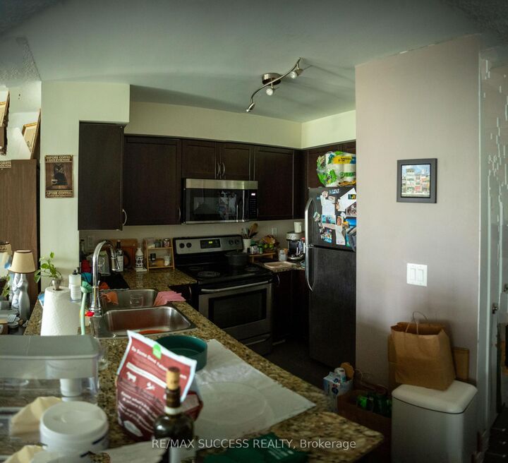 Property Photo: 812 Lansdowne Avenue 1211 ON M6H 4K5