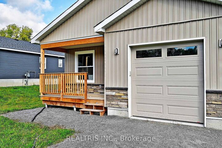Property Photo:  148 Patricia Street  ON P3Y 1A1 