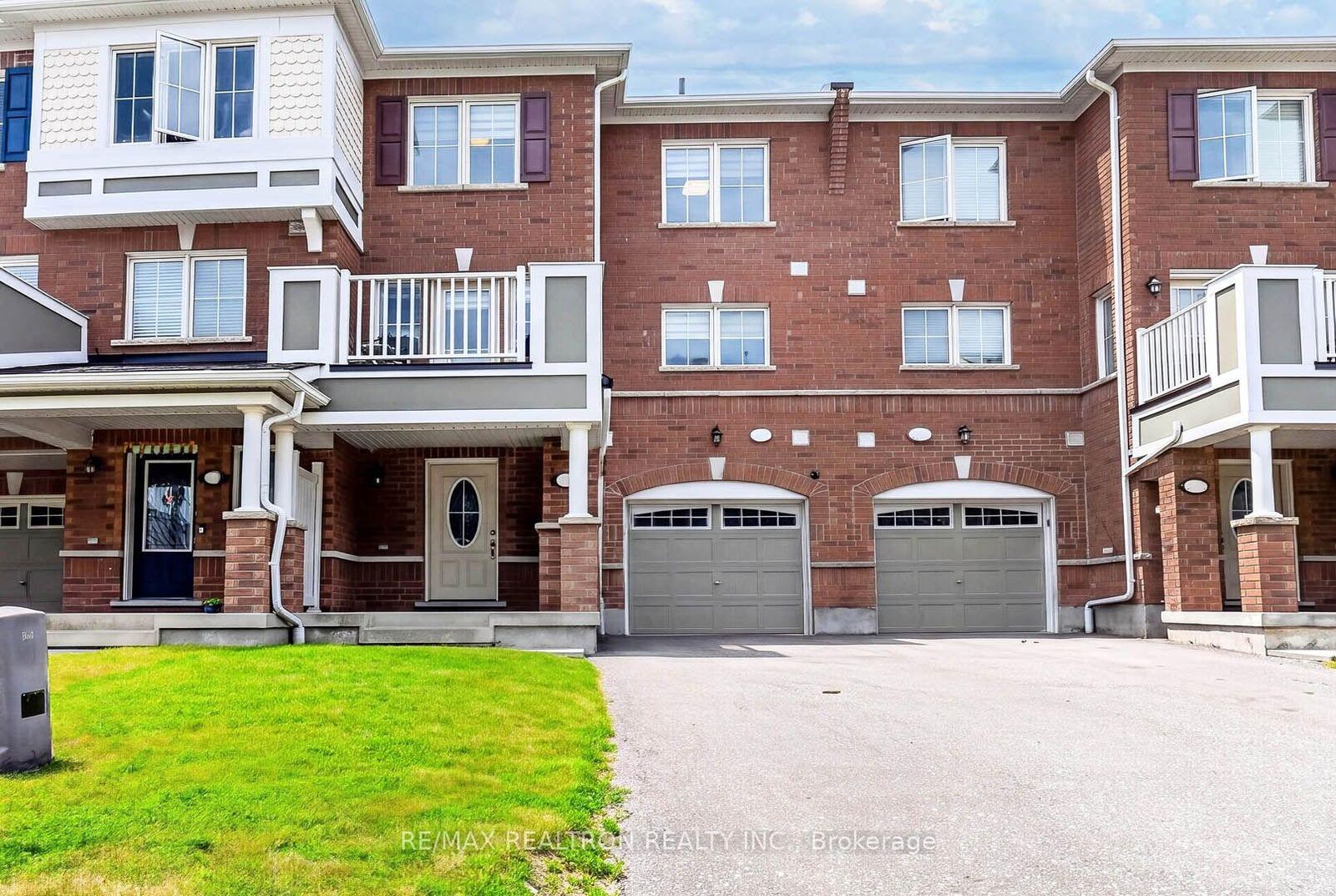 Property Photo: 2483 Fall Harvest Crescent ON L1X 0G1