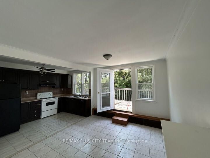 Property Photo:  3432 Bathurst Street 2  ON M6A 2C2 