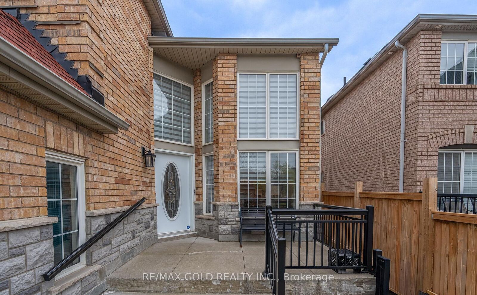 Property Photo:  104 Sunny Meadow Boulevard  ON L6R 2C5 