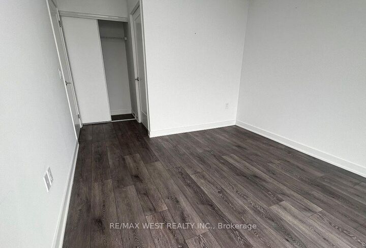 Property Photo: 105 Oneida Crescent 2902 ON L4B 0H6
