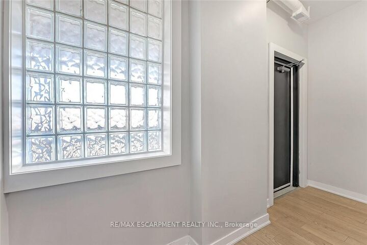 Property Photo:  657 Barton Street E 302  ON L8L 3A3 