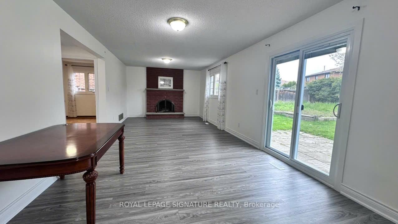 Property Photo:  3137 Sunnyhill Drive Walkout Basement 3  ON L4X 2K5 