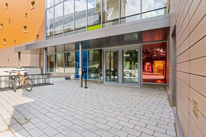 Property Photo:  135 Barrette Street 207  ON K1L 7Z9 