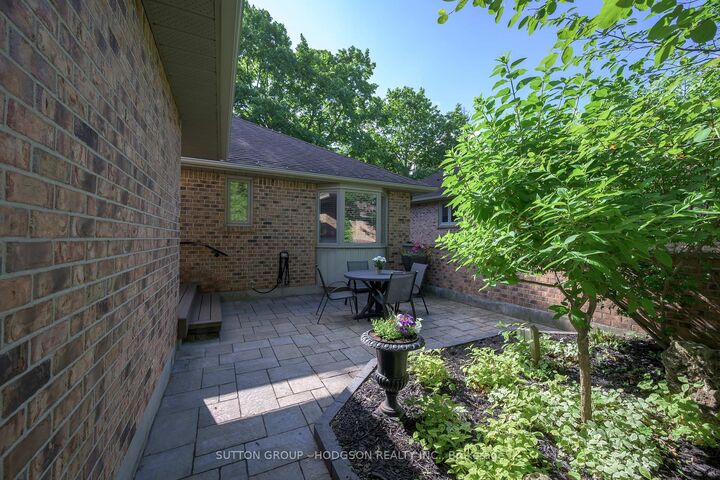 Property Photo:  1443 Commissioners Road W 5  ON N6K 1E2 