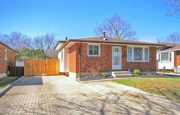 Property Photo: 23 Barrett Crescent ON N6E 1T4