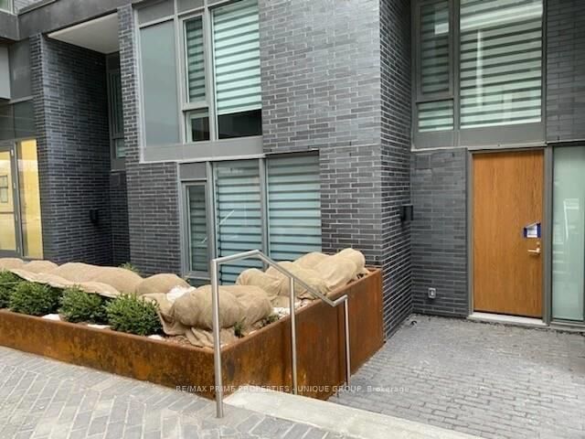 Property Photo: 106 Varna Drive Th 109 ON M6H 0C8