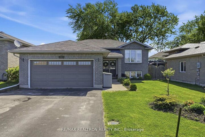 Property Photo: 50 Ridgeview Lane ON K8V 5P8