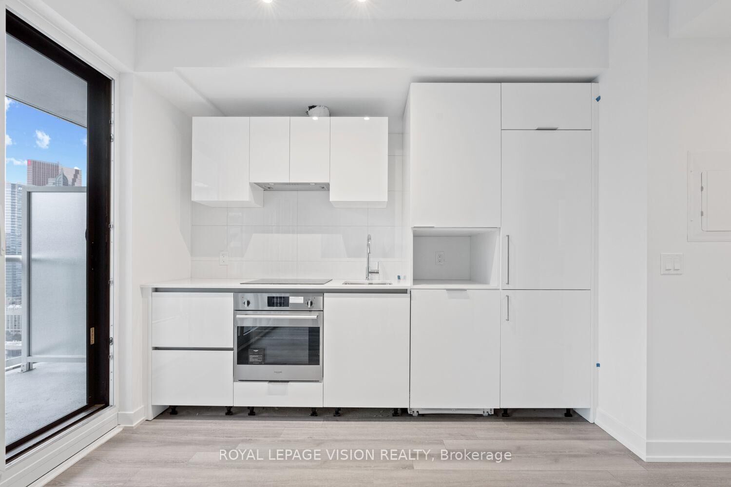 Property Photo: 230 Simcoe Street 3113 ON M5T 1T4