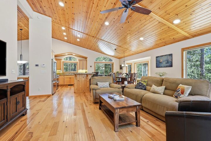 Property Photo:  11642 Zermatt Drive  CA 96161-0000 