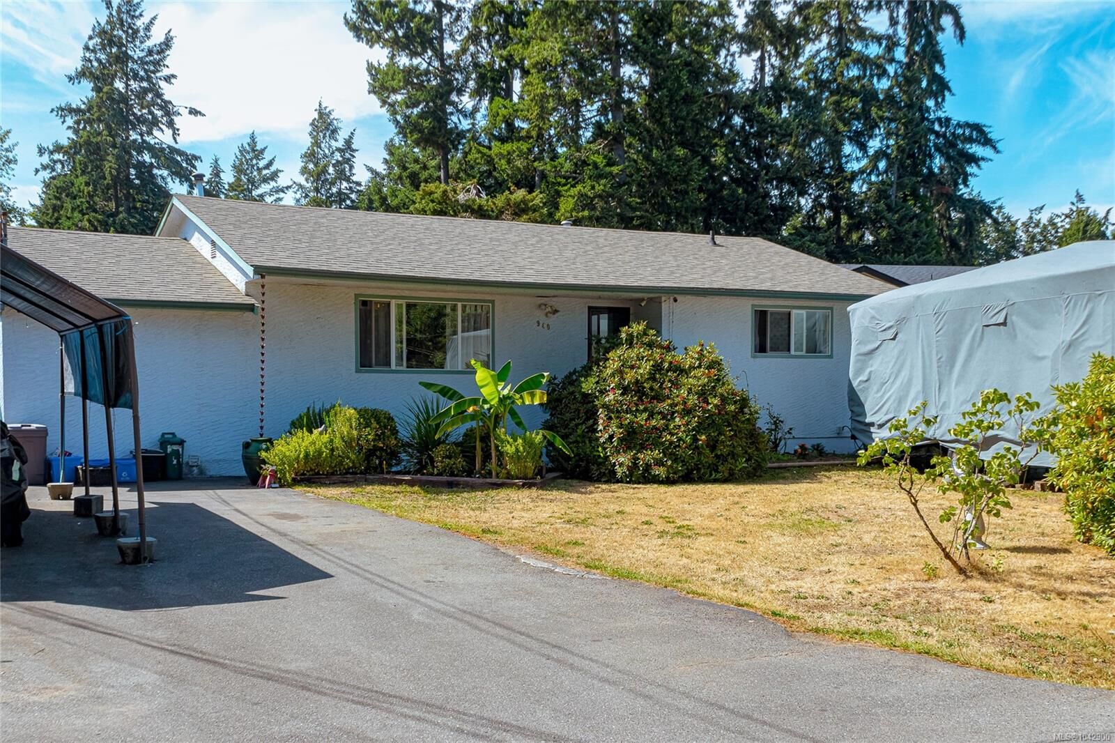 Property Photo: 940 Terlane Ave BC V9B 2M9