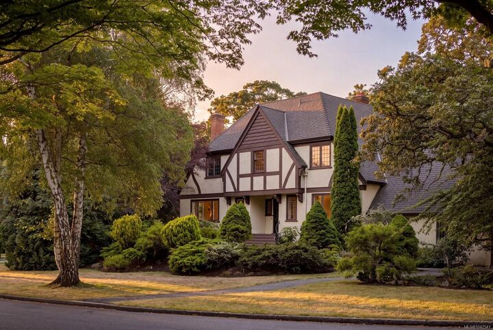 Property Photo: 3400 Upper Terrace Rd BC V8R 6E6