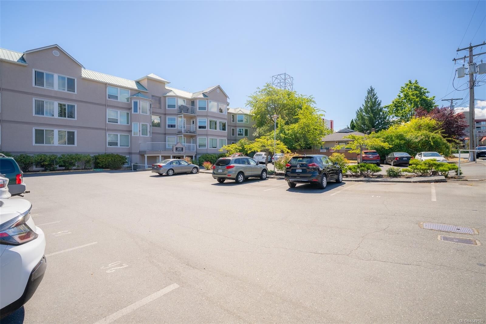 Property Photo: 240 Milton St #305 BC V9R 2K6