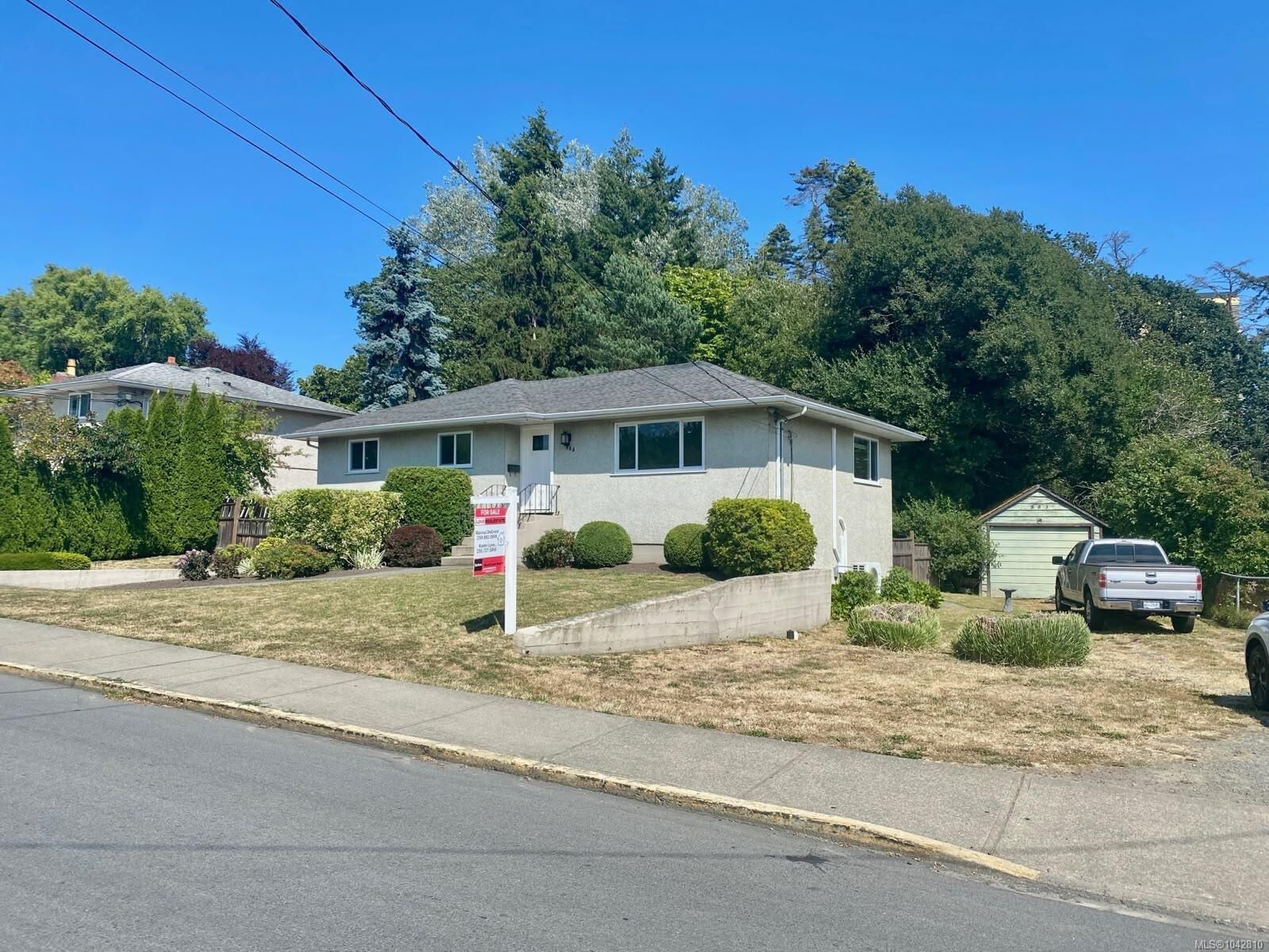 Property Photo: 883 Lampson St BC V9A 6B6