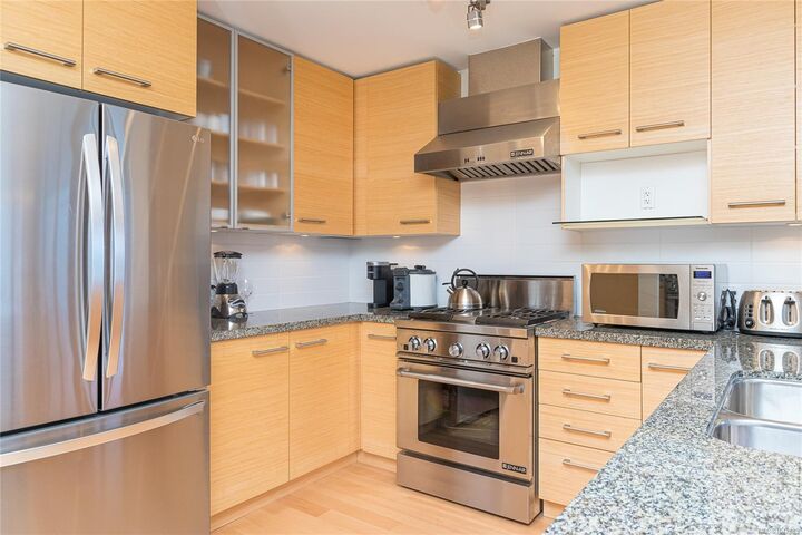 Property Photo: 38 Front St #1402 BC V9R 0B8