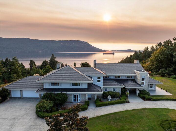 Property Photo: 1257 Cherry Point Rd BC V0R 1N2