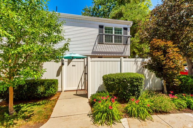 Property Photo: 620 E 3990 S UT 84107