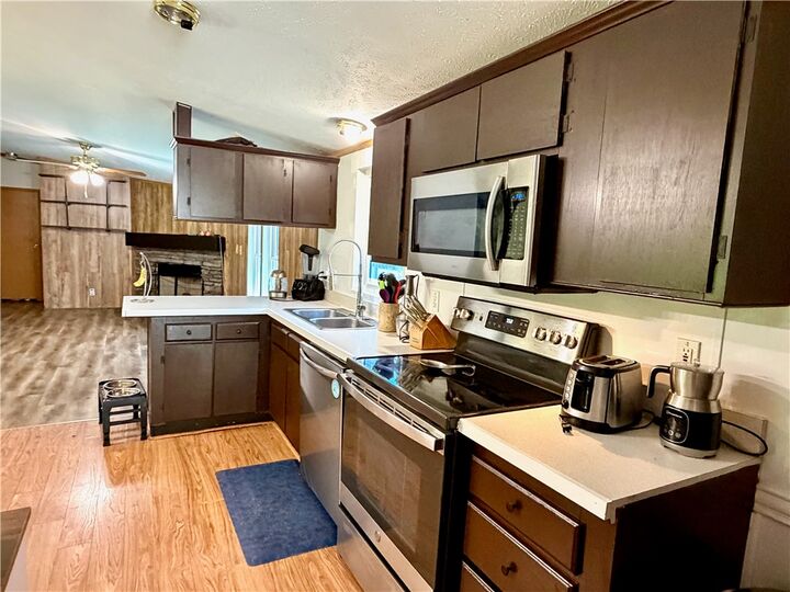 Property Photo: 820 Maple Ct PA 16066