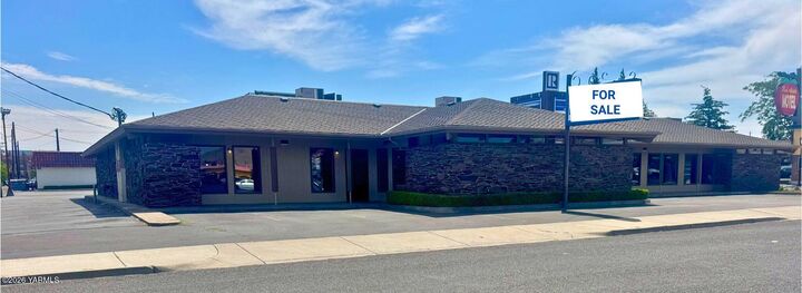 Property Photo:  415 N 1st St  WA 98901 