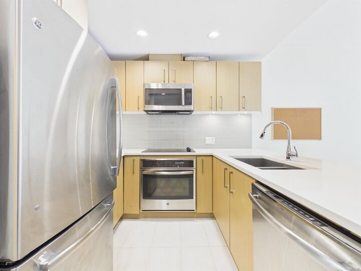 Property Photo: 5981 Gray Avenue 605 BC V6S 0G1