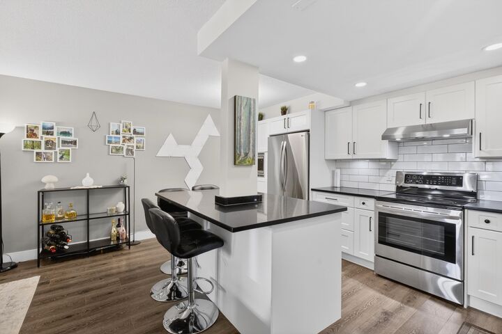 Property Photo:  812 Milton Street 202  BC V3M 1N2 