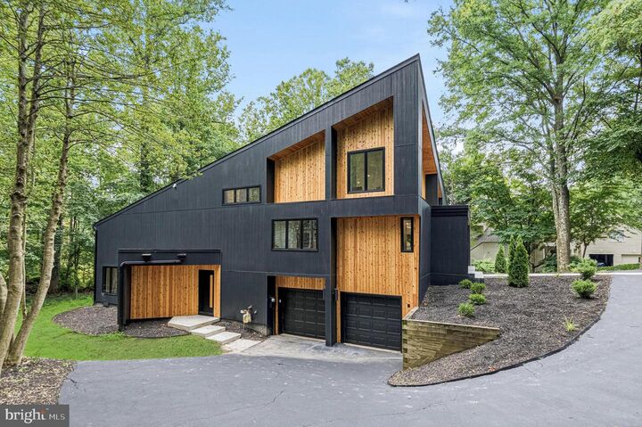 Property Photo: 11582 Greenwich Point Road VA 20194