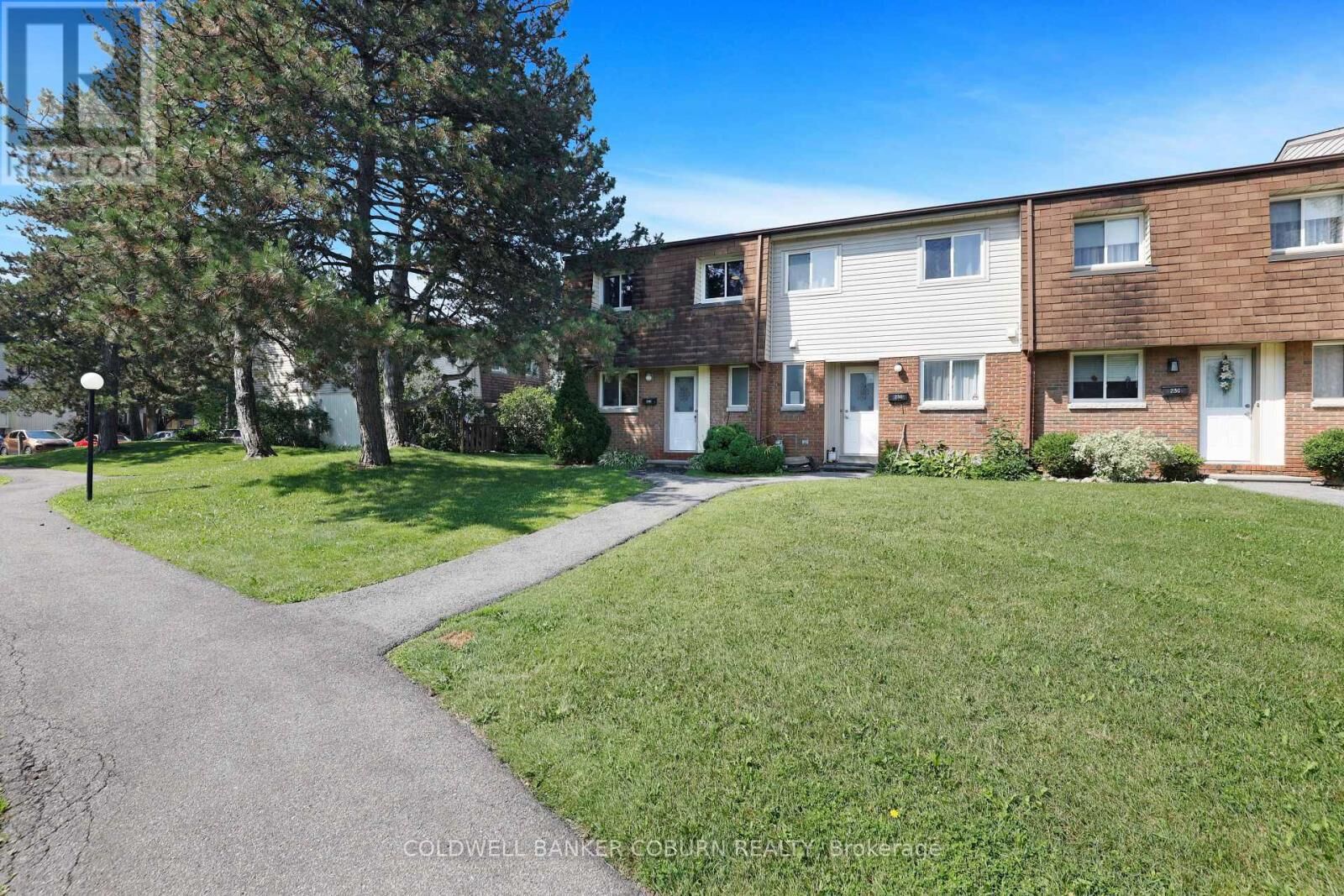 Property Photo: 23 Sonnet Crescent South 23 ON K2H 8W8
