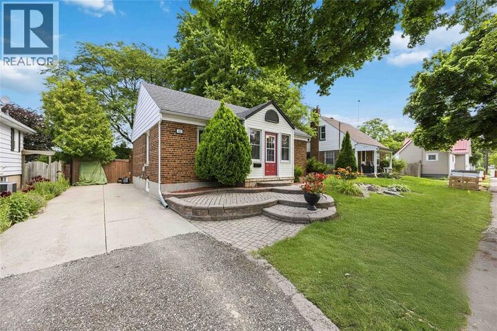 Photo de la propriété:  322 Cobden Street  ON N7T 4A3 